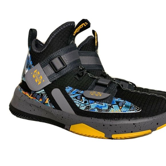 YOUTH NIKE LEBRON SOLDIER XIII FLYEASE - Picture 1 of 7